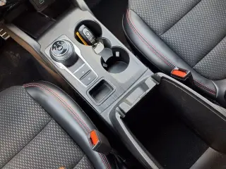 Ford Escape 2023 con tracción en las ruedas ST-Line Select 4dr SUV