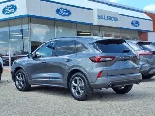 Ford Escape 2023 con tracción en las ruedas ST-Line Select 4dr SUV
