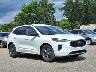Ford Escape 2024 con tracción en las cuatro ruedas ST-Line 4dr SUV