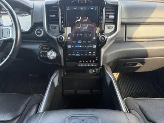 Ram 1500 2022 4x4 Laramie 4dr Crew Cab con cabina de 5.6 pies de largo