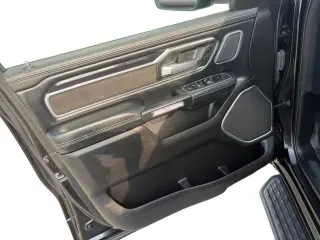 Ram 1500 2022 4x4 Laramie 4dr Crew Cab con cabina de 5.6 pies de largo