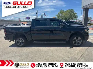 Ram 1500 2022 4x4 Big Horn 4dr Crew Cab con cabina de 5.6 pies de largo Pickup