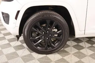Jeep Grand Cherokee 2022 4x2 Overland 4dr SUV (lanzamiento a mitad de año)