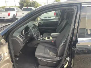 Jeep Grand Cherokee 2019 4x4 Laredo 4dr SUV
