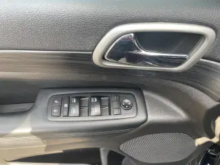 Jeep Grand Cherokee 2019 4x4 Laredo 4dr SUV