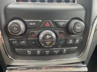 Jeep Grand Cherokee 2019 4x4 Laredo 4dr SUV
