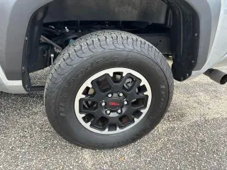 Toyota Tacoma 2025 4x4 SR5 4puertas Doble Cabina 5.0 ft SB