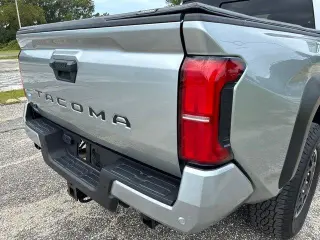 Toyota Tacoma 2025 4x4 SR5 4puertas Doble Cabina 5.0 ft SB