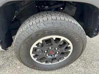 Toyota Tacoma 2025 4x4 SR5 4puertas Doble Cabina 5.0 ft SB