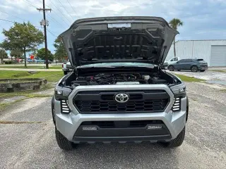 Toyota Tacoma 2025 4x4 SR5 4puertas Doble Cabina 5.0 ft SB
