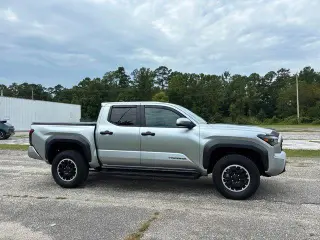 Toyota Tacoma 2025 4x4 SR5 4puertas Doble Cabina 5.0 ft SB