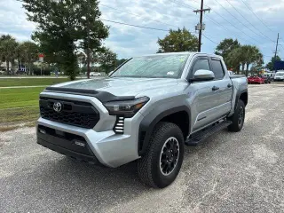 Toyota Tacoma 2025 4x4 SR5 4puertas Doble Cabina 5.0 ft SB