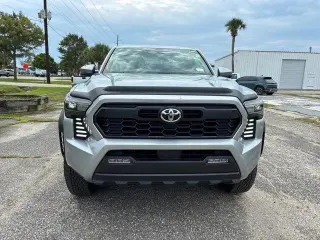 Toyota Tacoma 2025 4x4 SR5 4puertas Doble Cabina 5.0 ft SB