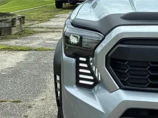 Toyota Tacoma 2025 4x4 SR5 4puertas Doble Cabina 5.0 ft SB