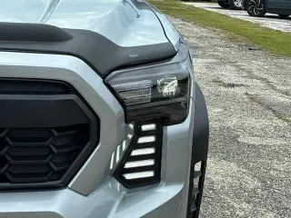 Toyota Tacoma 2025 4x4 SR5 4puertas Doble Cabina 5.0 ft SB