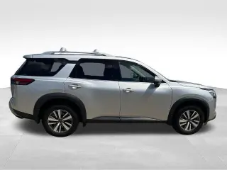 Nissan Pathfinder 2023 AWD SL 4dr SUV