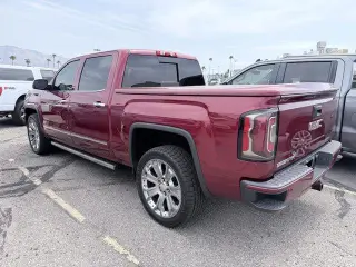 GMC Sierra 1500 2018 4x4 Denai 4 puertas Cabina Tripulación 5.8 ft. SB