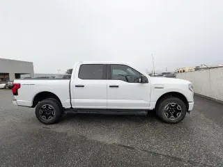 Ford F-150 Lightning 2023 AWD XLT 4dr SuperCrew 5.5 ft. SB