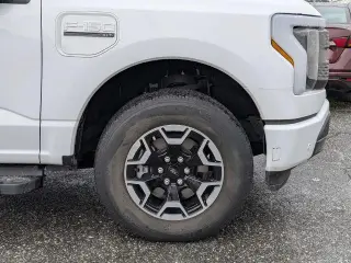 Ford F-150 Lightning 2023 AWD XLT 4dr SuperCrew 5.5 ft. SB