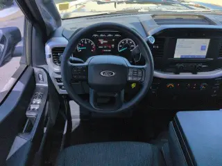 Ford F-150 2023 4x4 XL 4 puertas SuperCrew con caja de 5,5 pies (SB)