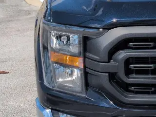 Ford F-150 2023 4x4 XL 4 puertas SuperCrew con caja de 5,5 pies (SB)