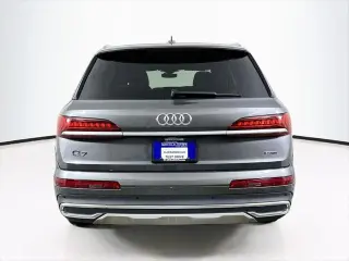 El Audi Q7 2022 AWD quattro Premium Plus 45 TFSI SUV de 4 puertas