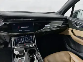 El Audi Q7 2022 AWD quattro Premium Plus 45 TFSI SUV de 4 puertas