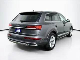El Audi Q7 2022 AWD quattro Premium Plus 45 TFSI SUV de 4 puertas
