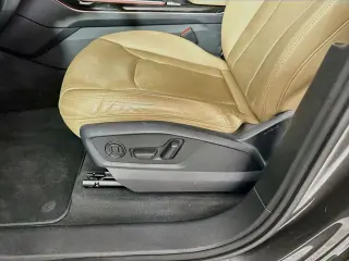 El Audi Q7 2022 AWD quattro Premium Plus 45 TFSI SUV de 4 puertas