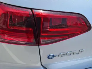 Volkswagen e-Golf 2016 SE Hatchback de 4 puertas