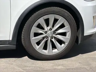 Tesla Model X 2017 AWD 75D SUV de 4 puertas