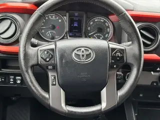 Toyota Tacoma 2017 4x2 TRD Off-Road 4 puertas Doble Cabina 5.0 pies SB