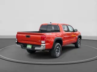 Toyota Tacoma 2017 4x2 TRD Off-Road 4 puertas Doble Cabina 5.0 pies SB