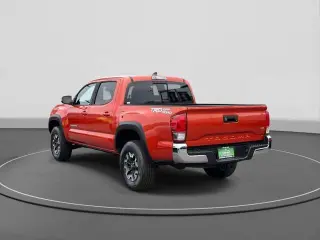 Toyota Tacoma 2017 4x2 TRD Off-Road 4 puertas Doble Cabina 5.0 pies SB