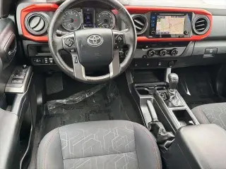 Toyota Tacoma 2017 4x2 TRD Off-Road 4 puertas Doble Cabina 5.0 pies SB