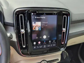 Volvo XC40 2025 Tracción integral B5 Plus Bright Theme 4dr SUV