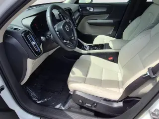 Volvo XC40 2025 Tracción integral B5 Plus Bright Theme 4dr SUV