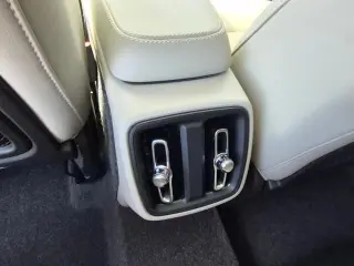 Volvo XC40 2025 Tracción integral B5 Plus Bright Theme 4dr SUV