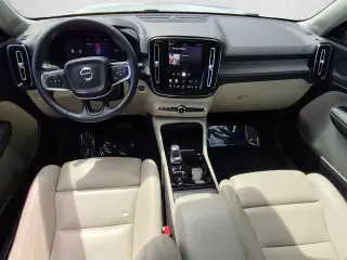 Volvo XC40 2025 Tracción integral B5 Plus Bright Theme 4dr SUV