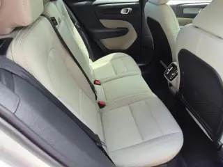 Volvo XC40 2025 Tracción integral B5 Plus Bright Theme 4dr SUV