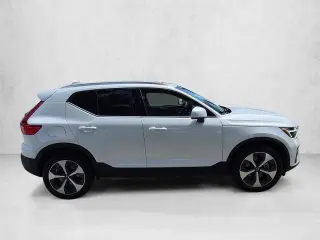 Volvo XC40 2025 Tracción integral B5 Plus Bright Theme 4dr SUV