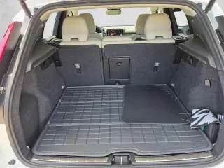 Volvo XC40 2025 Tracción integral B5 Plus Bright Theme 4dr SUV