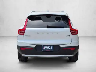 Volvo XC40 2025 Tracción integral B5 Plus Bright Theme 4dr SUV