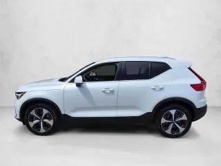 Volvo XC40 2025 Tracción integral B5 Plus Bright Theme 4dr SUV
