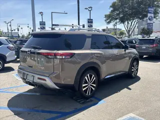 Nissan Pathfinder 2023 AWD Platinum 4dr SUV