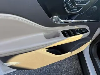 Corsair 2023 Estándar 4dr SUV