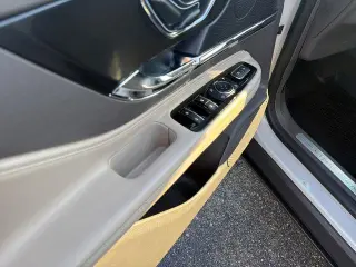 Corsair 2023 Estándar 4dr SUV