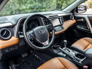 Toyota RAV4 Híbrida 2017 AWD Limited 4dr SUV