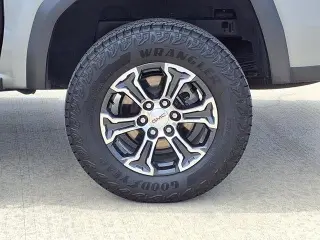 GMC Canyon 2023 4x4 AT4 4dr Crew Cab 5 ft. SB