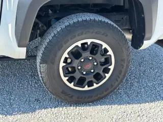Toyota Tacoma 2024 4x4 SR5 4puertas Doble Cabina 5.0 ft SB